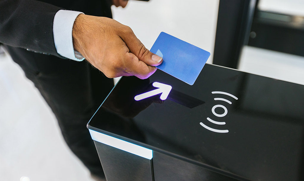 ¿Qué es un lector de tarjeta RFID o UHF y para qué sirve?