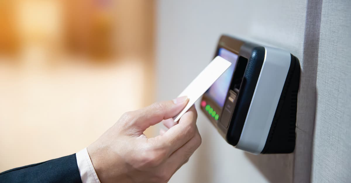 Descubre cómo digitalizar el registro de jornada laboral en tu pyme sin complicaciones y cumplir la normativa de forma sencilla y segura.