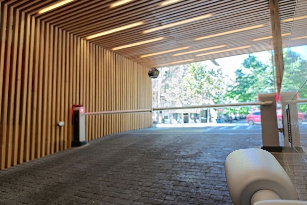 Barrera de control de acceso con cámara de reconocimiento de matrículas