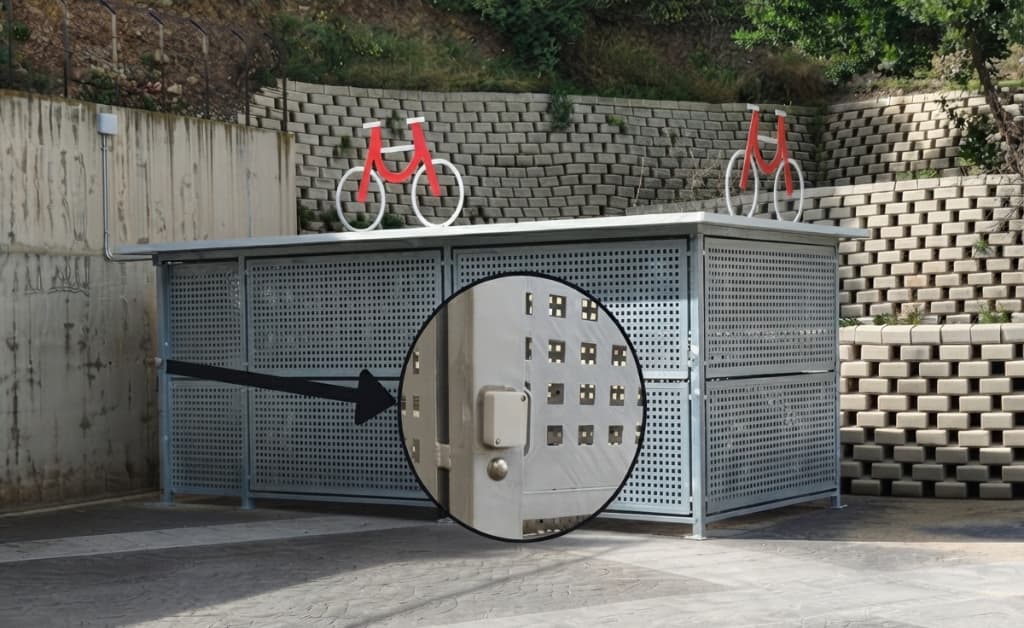 Estacionamiento seguro para bicicletas con control de acceso RFID